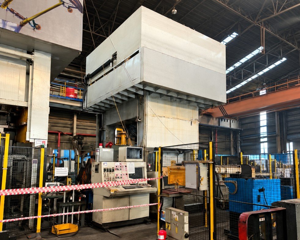350-Ton Preforming machine by Samchang Heavy Industries
