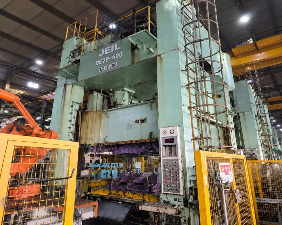 JEIL Heavy-Duty Press Factory Floor